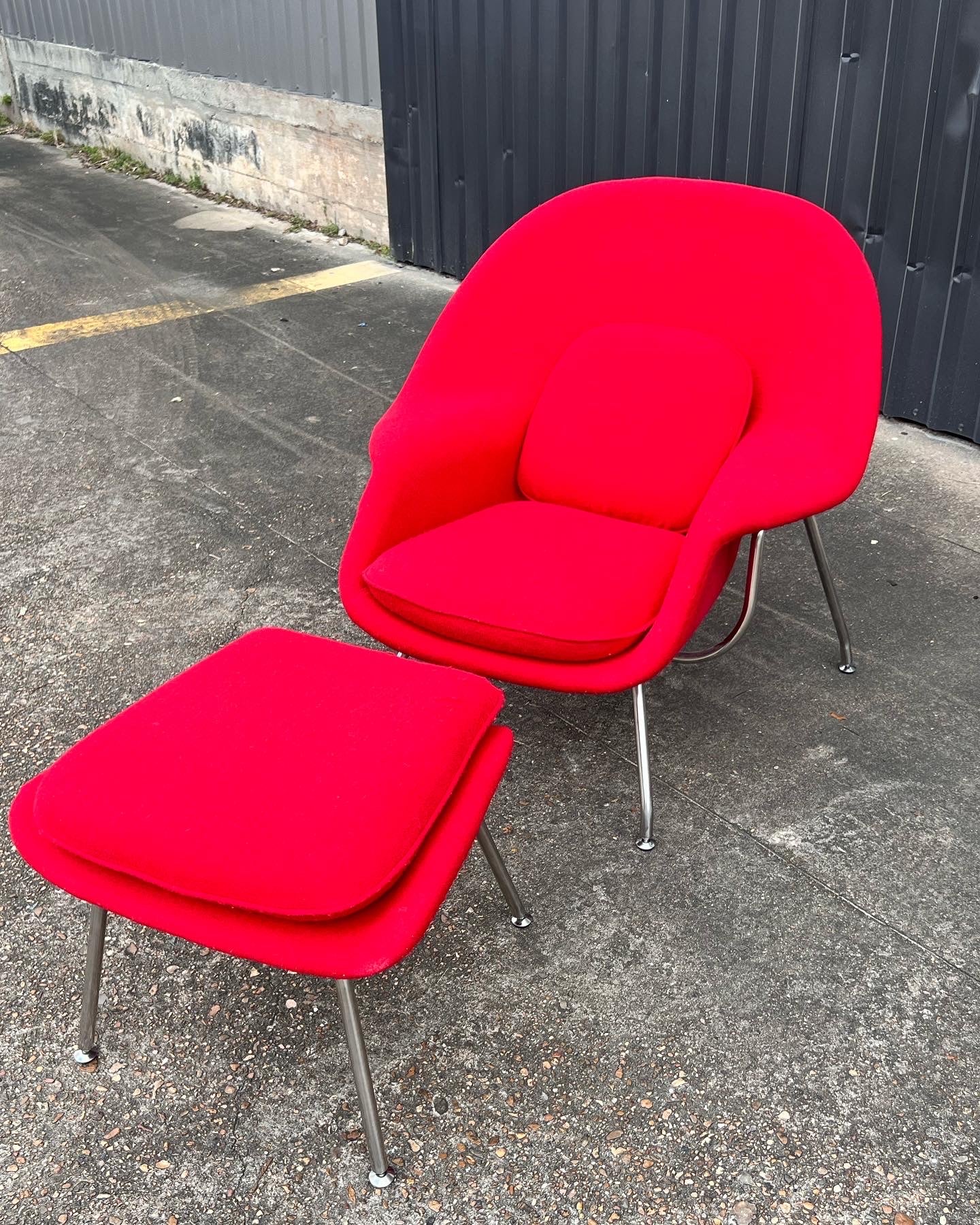 Vintage Womb Chair in the Manner of Eero Saarinen