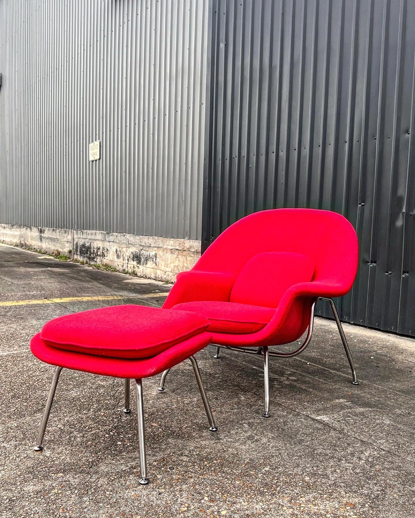 Vintage Womb Chair in the Manner of Eero Saarinen